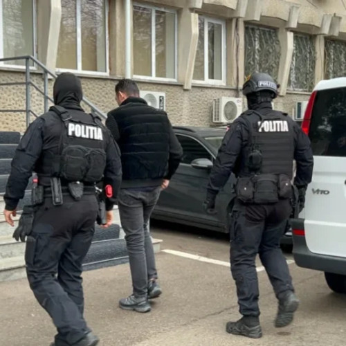 Individ reținut pentru distrugere după ce polițiștii au efectuat percheziții