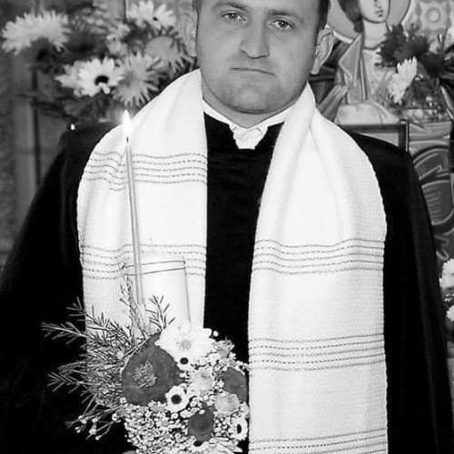 Preotul paroh de la Izvoarele Sucevei, mort într-un grav accident rutier. El a ajuns cu mașina într-un pârâu FOTO