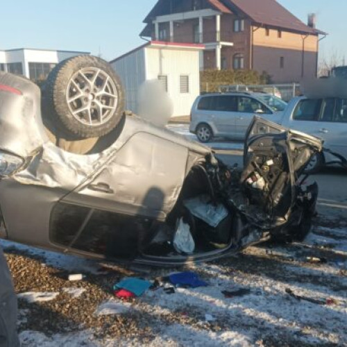Tanar ranit grav dupa un accident rutier in Marginea