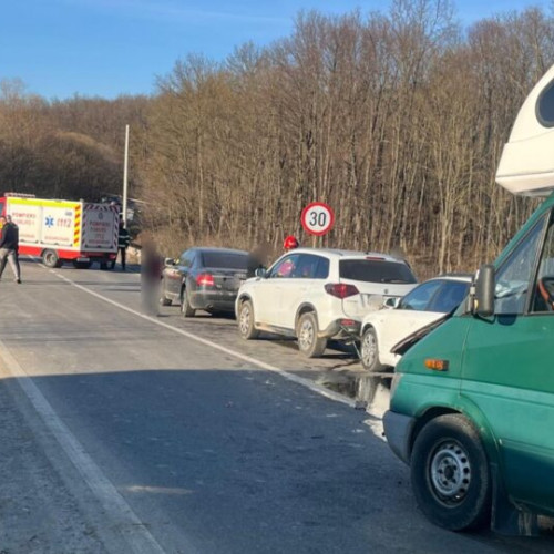 Trei persoane rănite în urma unui carambol la Călugăreni