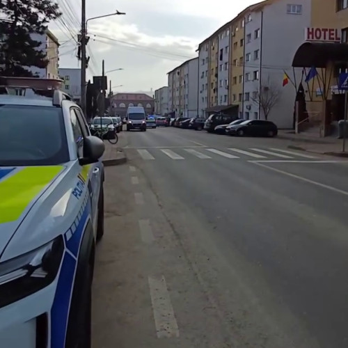 Fetita de un an ranita grav dupa ce a cazut de la etajul trei