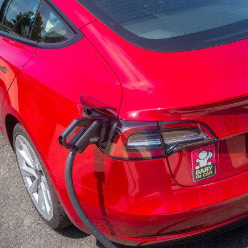 Toronto încetează stimulentele pentru taxiurile Tesla