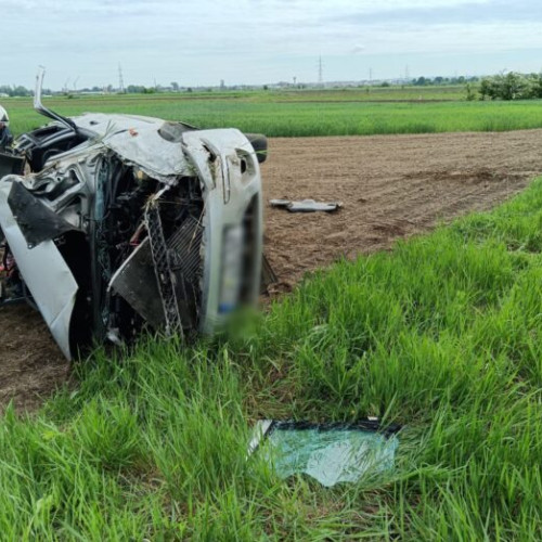 Accident rutier la Rădăuți: un șofer de 76 de ani, rămas încarcerat