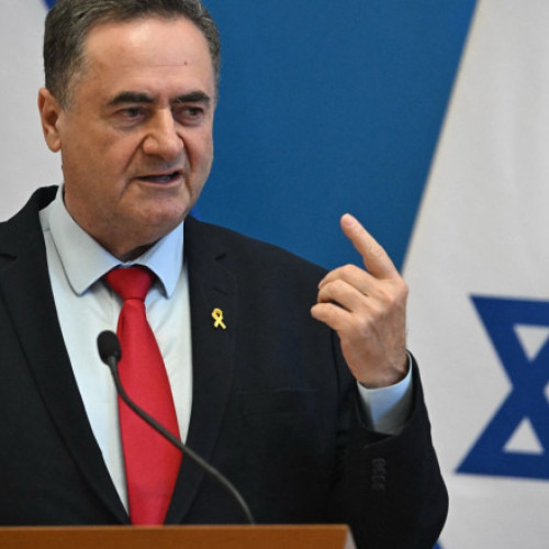 Ministrul israelian al Apărării, Israel Katz, a avertizat vineri gruparea palestiniană Hamas că, dacă nu acceptă termenii propunerii de armistitiu formulate de SUA, aceasta grupare "va fi distrusă", potrivit agențiilor AFP și EFE, citate de Agerpres. Potrivit sursei, planul, elaborat de emisarul special al președintelui american Donald Trump, Steve Witkoff, prevede eliberarea în două etape a 10 ostatici de către Hamas și predarea cadavrelor a 18 ostatici decedați în urma operațiunilor militare, în schimbul unui armistițiu de 60 de zile. De asemenea, planul include și acordarea de ajutor umanitar în Fâșia Gaza, inclusiv din partea ONU și Semilunii Roșii.