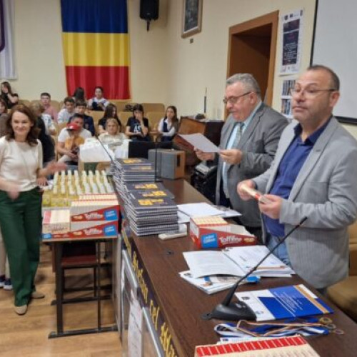 Peste 150 de elevi au participat la concursul anual de matematică și limba română, organizat de Colegiul Național „Ștefan cel Mare” din Suceava, potrivit informatiata.ro. Evenimentul, sprijinit de Consiliul Local Suceava, a avut loc pentru elevii din clasele a IV-a și a VIII-a de la școlile preuniversitare din municipiu.