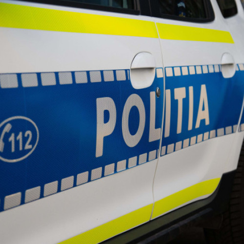 Violenţe între un bărbat şi o femeie în Iaşi. Bărbatul are mai multe plăgi tăiate, femeia s-a blocat într-o mașină