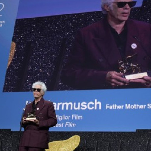 Jim Jarmusch câştigă Leul de Aur la Veneția pentru filmul Father Mother Sister Brother