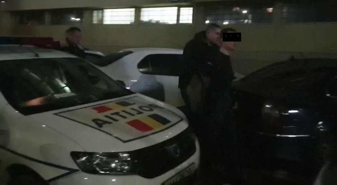 Urmărire cu dispozitiv SPIKE la Rădăuți, mașină pe jante