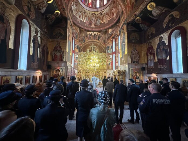 Slujbă religioasă solemnă dedicată Zilei Pompierilor din România, la biserica militară din fața sediului ISU Suceava FOTO