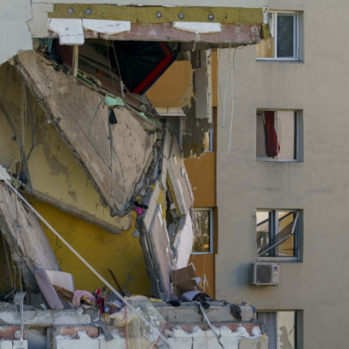 Guvernul susține financiar refacerea blocului afectat de explozie pe Calea Rahovei din București