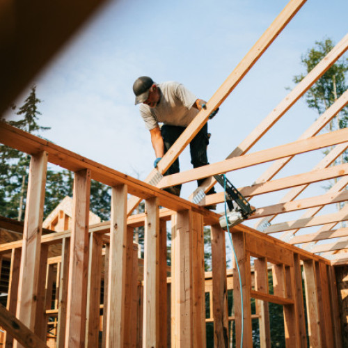 Casele cu suprafață mică ar putea fi ridicate fără autorizație în noul Cod al Urbanismului