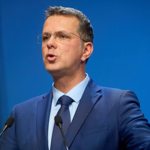 Ministrul Apărării răspunde acuzaţiilor lui Călin Georgescu privind demisia