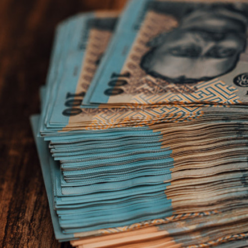 Tânără reținută după ce și-a fraudat bunica cu peste 77.000 de lei