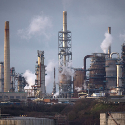 Incendii și explozii au afectat două rafinării din Ungaria și România