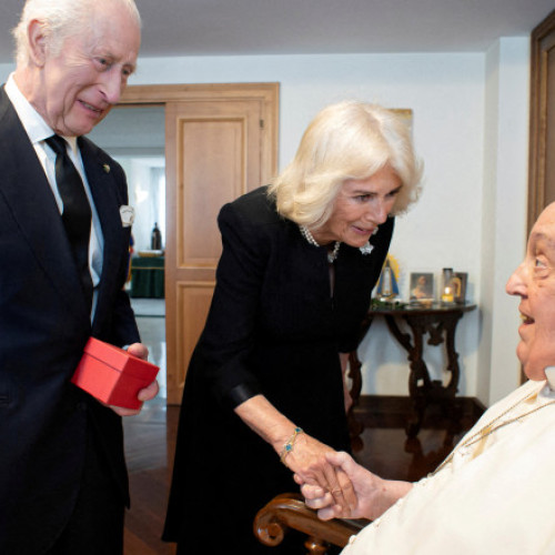 Regele Charles al III-lea se roagă cu papa Leon al XIV-lea în Capela Sixtină, o premieră după schisma anglicană