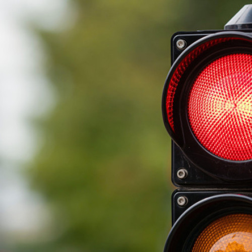 Primăria Brașov testează semafoare inteligente pentru depistarea vitezei excesive