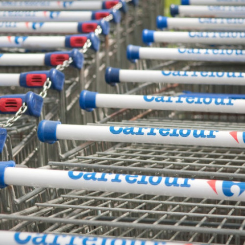 Carrefour își va vinde magazinele din România și alte piețe strategice