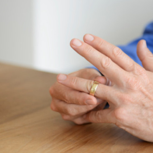 Ministrul Sănătății cere personalului ATI să renunțe la bijuterii și unghii false