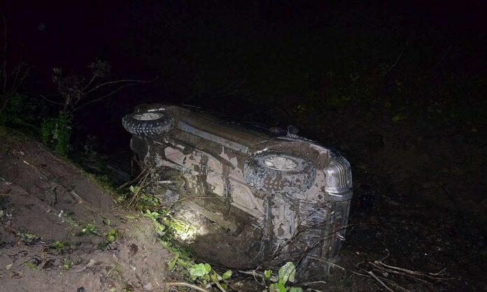 Șofer fără permis, decedat după ce a căzut cu mașina într-o râpă la Brodina