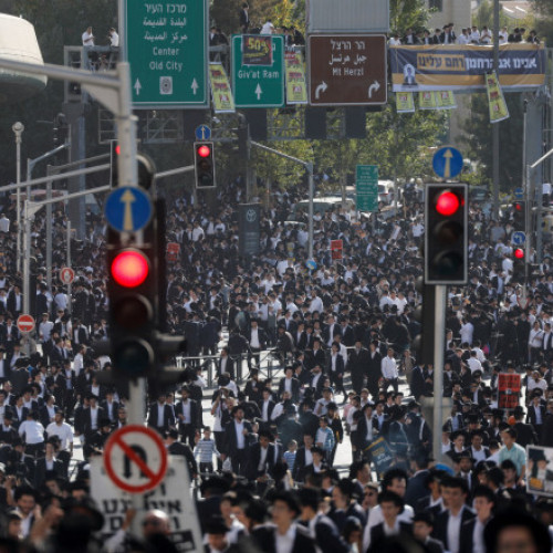 Protest masiv al ultraortodocșilor în Ierusalim împotriva recrutării în armată