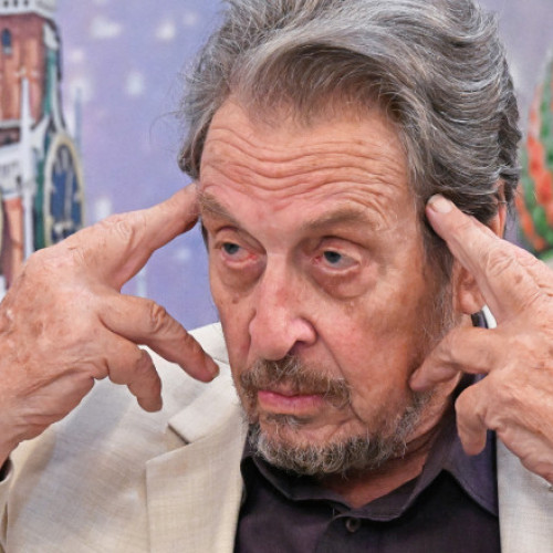 Errol Musk și-ar dori să primească pașaportul rusesc